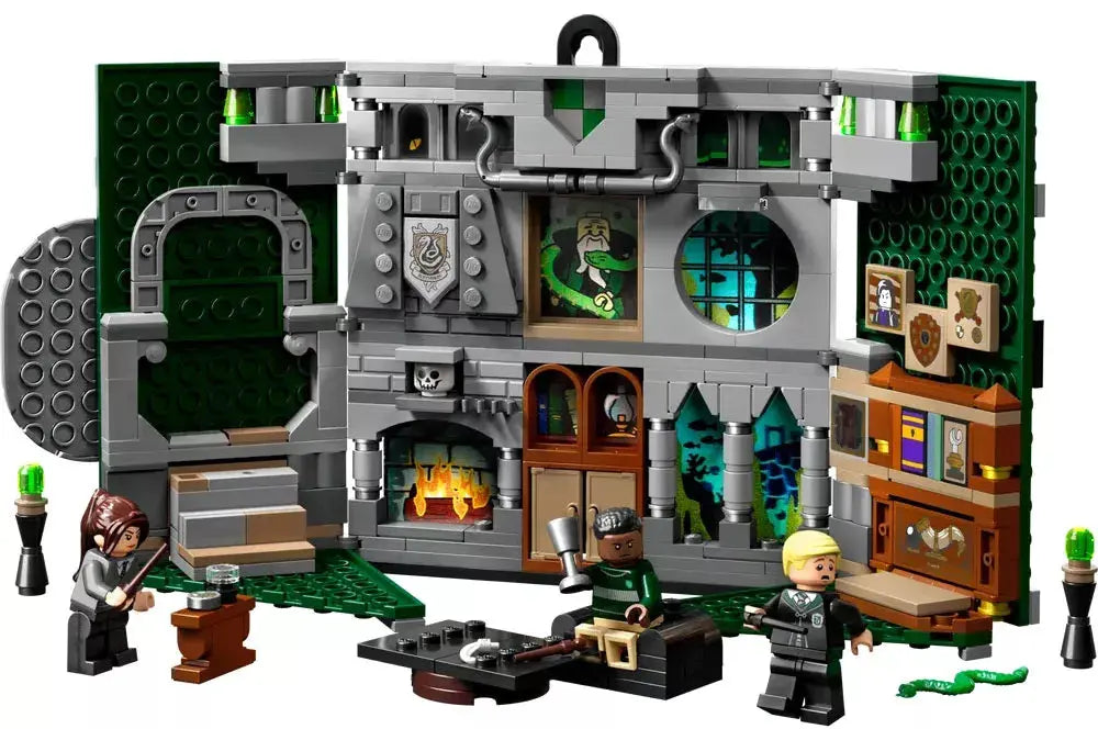 LEGO Harry Potter 76410 : Le blason de la maison Serpentard Play Again