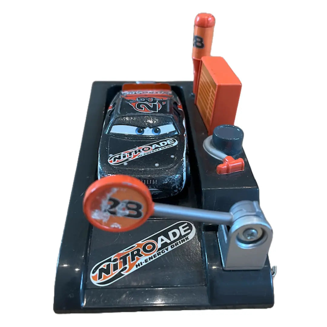 Voiture Cars - Piston Cup No.28 - Aiken Axler avec propulseur Play Again