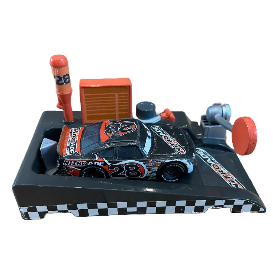 Voiture Cars - Piston Cup No.28 - Aiken Axler avec propulseur Play Again