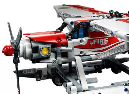 LEGO Technic 42040 : L'avion des pompiers Play Again