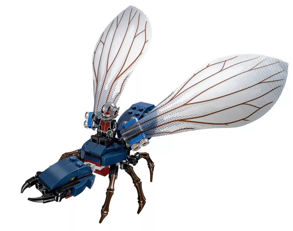 Fourmi volante LEGO 76039 pilotée par Ant-Man, ailes translucides et pinces articulées